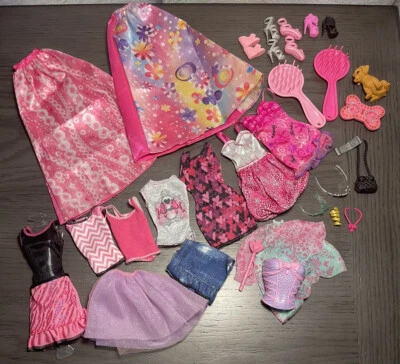 Lote de Barbie Muñeca Ropa Accesorios Vestidos Zapatos Perro Pelo Cepillos Teléfono Celular Foto 1 de 4