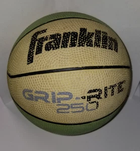 Baloncesto Franklin Mini tamaño y peso Grip-Rite 250 verde y amarillo - Imagen 1 de 4