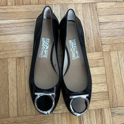 Zapatos planos de ballet Salvatore Ferragamo para mujer charol talla 7 Foto 1 de 4