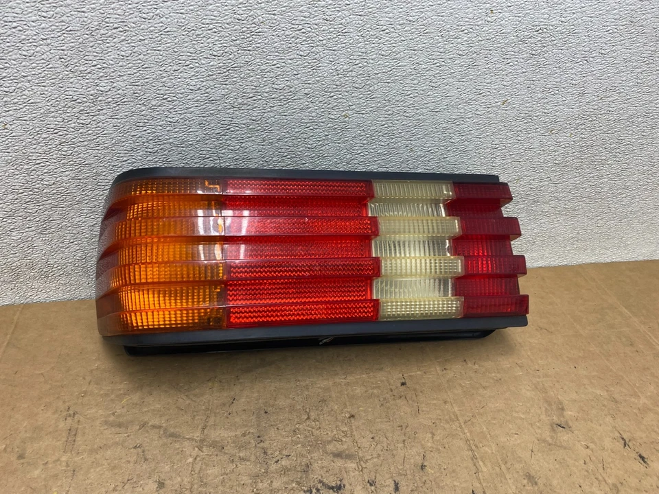 1986 to 1991 Mercedes-Benz W126 Left Driver LH Side Tail Light Oem T5122 DW - Image 1 of 4