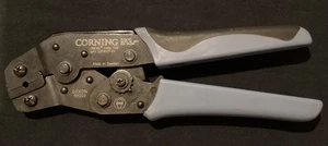 CORNING 3201007-01 FIBER OPTIC CONNECTOR ACCESSORIES CRIMP TOOL - Afbeelding 1 van 2