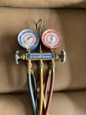 CHAQUETA AMARILLA Juego de Manómetros Mecánicos 49983 Amarillo Azul Rojo Manguera Foto 1 de 3