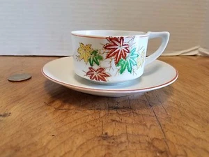 Taza de té y platillo Fall Demitasse hojas pintadas a mano OCUPADAS JAPÓN imperfecto - Imagen 1 de 8