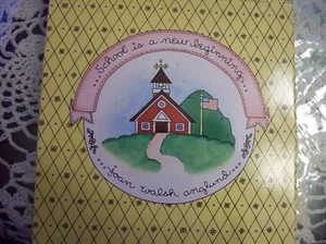 NUOVO AVON DA COLLEZIONE "LA SCUOLA È UN NUOVO INIZIO" COLLEZIONE JOAN WALSH ANGLUND - Foto 1 di 2