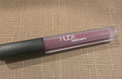 Huda Beauty Liquid Matte Lipstick Material Girl Full Size 0.17 Fl.Oz/5 ml - Image 1 of 2