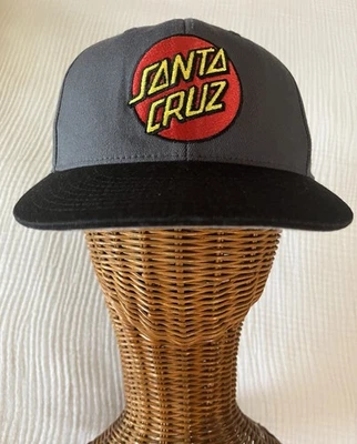 Santa Cruz Logo Fitted Hat Black and Gray Size 6 7/8- 7 1/4 Excellent Condition - Image 1 of 4