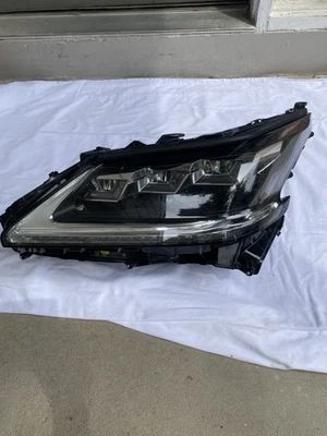 FARO LED TRIPLE IZQUIERDO 1 LENGÜETA FIJO 2016-2021 LEXUS LX 570 OEM CON MÓDULO Foto 1 de 4