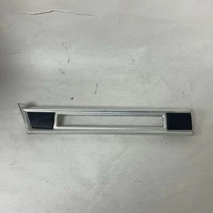 Chrysler LeBaron 1982 lado derecho pasajero lado cromo marcador luz bisel - Imagen 1 de 8