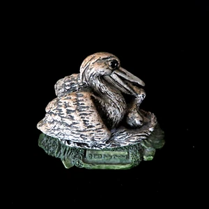 Collectable Jade Capital 1989 Pelican Figurine Mom Feeding Baby Taiwan 2-1/2" ** - Picture 1 of 7