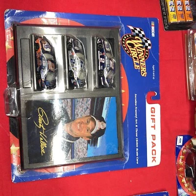 Paquete de regalo de arte enmarcado Winners Circle Rusty Wallace Nascar 2002 de 3 autos nuevo en stock Foto 1 de 4
