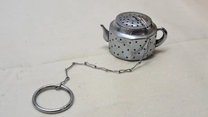 Vintage Metal Mini Tea Pot Tea Ball Infuser - Made in Occupied Japan C.1945-1952 - Picture 1 of 7