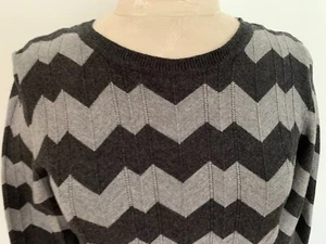 ANN TAYLOR Gray Viscose Nylon Chevron 3/4 Sleeve Round Neck Sweater Top Size S - Picture 1 of 10
