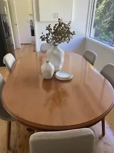 Italian design 6-8 seater dining table with chairs - Picture 1 of 9