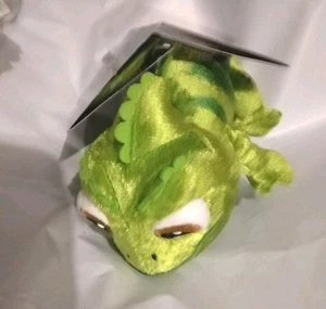 Disney Parks Tangled Pascal Shoulder Magnet Plush Rapunzel 100% Authentic Parks - Picture 1 of 5