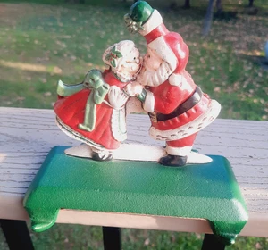 Vintage Midwest Cannon Falls Santa Mrs Claus Eisenstrumpf Mistelzweig küssend - Bild 1 von 13