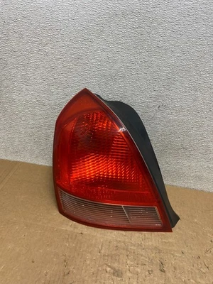 Оригинальный левый задний фонарь левая сторона водителя для седана Hyundai Elantra 2001-2003 годов выпуска V5687 DW - Изображение 1 из 4