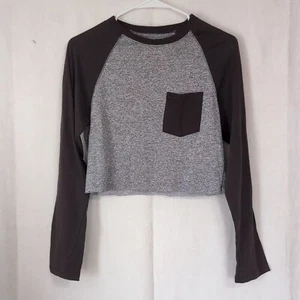 Dikotomy graues Langarm-Baseball-T-Shirt kurz geschnitten Größe Small - Bild 1 von 3