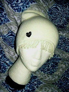 BETSEY JOHNSON KUNSTPERLEN BEANIES DAMEN MÜTZEN ONE SIZE FITS MOST COOL GESCHENK - Bild 1 von 12