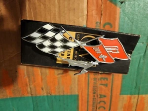 1958-61 NOS Chevy Impala Flag Emblem  4729470 - Imagen 1 de 3