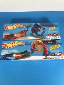 Dos juegos de construcción de pistas de acción Mattel Hot Wheels con automóvil ~ puente de llama y desgarrador abatible - Imagen 1 de 2