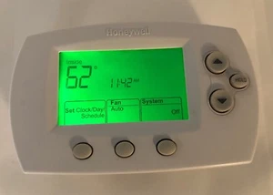 Honeywell Thermostat Wall Mount Control Panel Model TH6110D1021 Working 5.5x3.5 - Picture 1 of 12