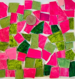 Mosaik Bastelbedarf HP handbemalte kaputte Porzellanfliesen ~ rosa & grün Mix F228 - Bild 1 von 1