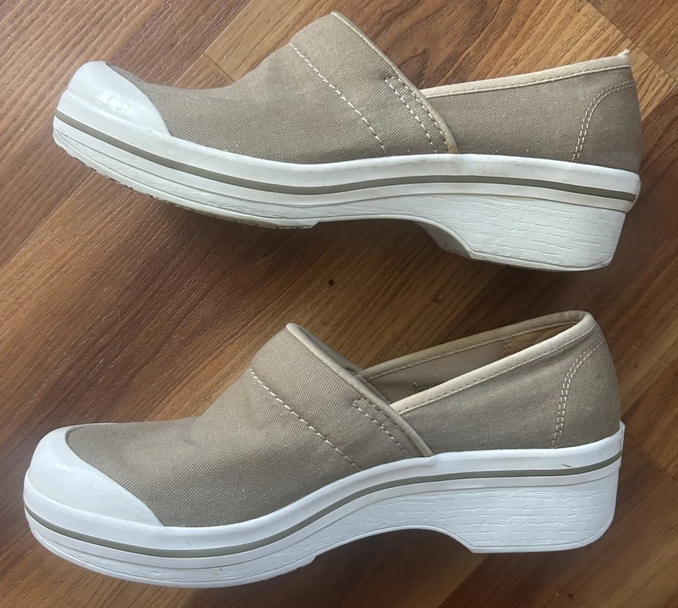 Zuecos Dansko Beige Lona Tacón Cerrado Talla 8 EU 39 Puntera de Goma, Academia, Enfermería Foto 1 de 4
