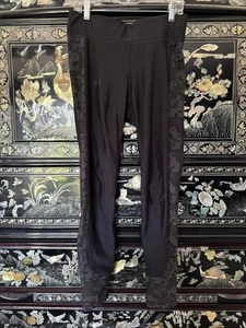 Women’s Size M Under Armour Black Heat Gear Leggings  - Picture 1 of 5