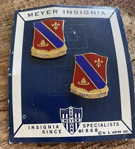 Pair US Army 133rd Field Artillery Unit Crest Pins - Picture 1 of 2