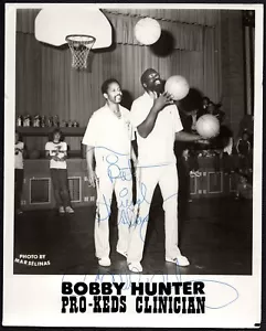 FOTO FIRMADA HARLEM GLOBETROTTERS BOBBY ZORRO HUNTER AÑOS 70 BALONCESTO PRO-KEDS - Imagen 1 de 1