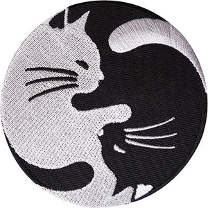 Parche de gato Yin y Yang Bordado Insignia Bordado Aplique Hierro Coser en Ropa - Imagen 1 de 2