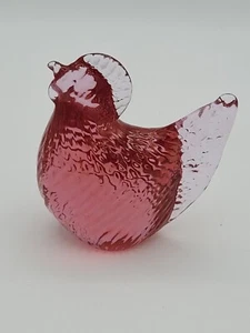 Pilger Preiselbeere rosa Glas Huhn Vogel Figur Hahn #956 SELTENE FARBE - Bild 1 von 5