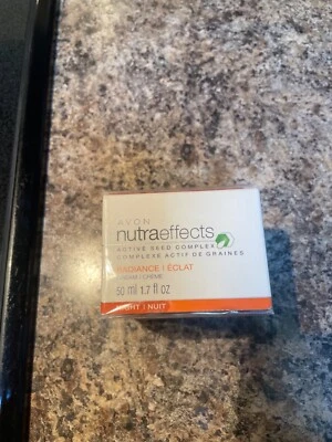 Avon Nutra Effects Active Seed Complex Crema Resplandor Noche 1.7 fl oz SELLADA Foto 1 de 4