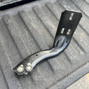 1998-2005 GMC Safari Chevy Astro Van Lower Roller Slider Side Door Pivot Bracket - Picture 1 of 7