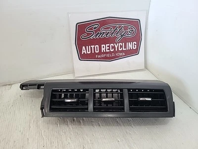 Toyota Prius V 2012-2014 tablero ventilaciones centrales pieza OEM # 55686-47100  Foto 1 de 4