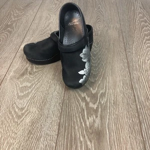 Zoccolo donna DANSKO professionale stampa floreale metallizzata NuBuck US 6,5/ EU 37 - Foto 1 di 7