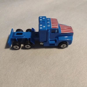 Semirremolque convencional Novacar Kenworth azul EE. UU. base diecast y carrocería de plástico - Imagen 1 de 9