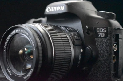 [US Duty Paid] Canon EOS 7D DSLR Digital Professional Camera with Lens 8323 - Image 1 of 4