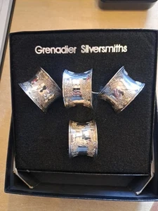 Set 4 anelli tovaglioli placcati argento vintage granatieri argentieri in scatola  - Foto 1 di 5
