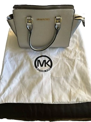Usado en Excelente Condición - Bolso de Mano Michael Kors Metálico Selma Saffiano Cremallera con Correa Foto 1 de 4