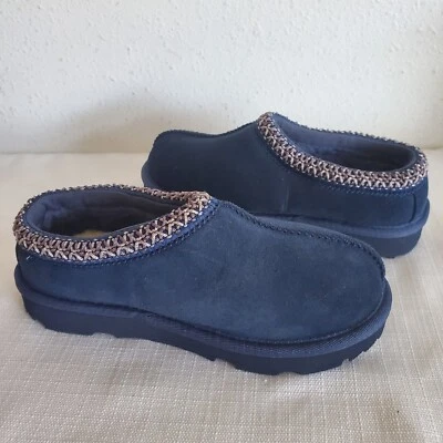NUEVO SIN CAJA NIÑOS TALLA 12 NUEVO AZUL MARINO UGG TASMAN II GAMUZA LANA MOCASÍN ZAPATILLAS 1019066K Foto 1 de 4