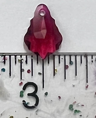 Swarovski Pendant 6090 Baroque 16x11mm, Ruby - Изображение 1 из 3