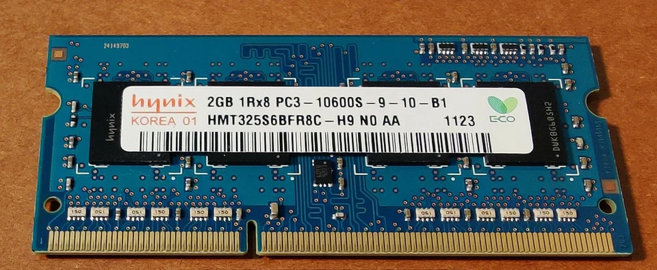 Hynix - Módulo de RAM 2 GB - para MacBook Pro PC3-10600S HMT325S6BFR8C - Se envía gratis Foto 1 de 2