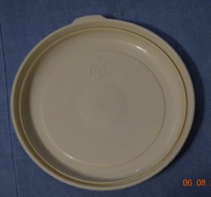 Vintage Rubbermaid #0023 Almond 7.25" REPLACEMENT LID ONLY for #9 Container - Picture 1 of 2