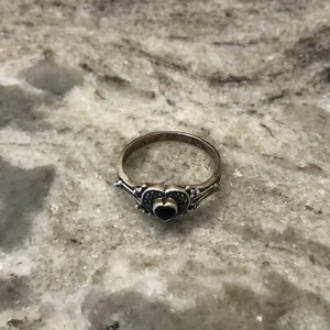 Vintage 925 Sterling Silver Heart Shaped Black Onyx Ring Marcasite Size 8.25 - Picture 1 of 9