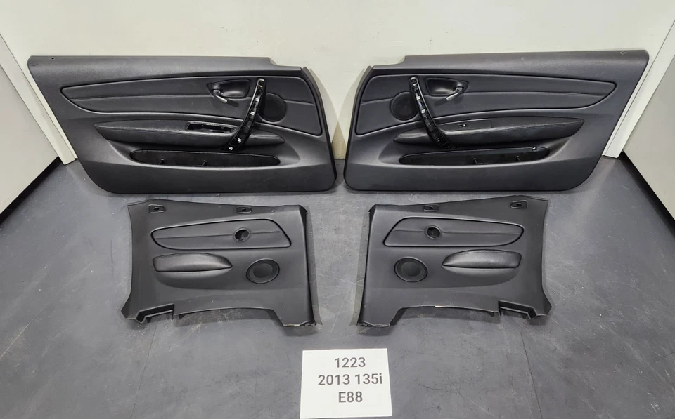 ✅ 08-13 OEM BMW E88 135 Delantero Trasero Izquierdo Puerta Derecha Panel de Tarjetas Cuero Negro * Foto 1 de 4