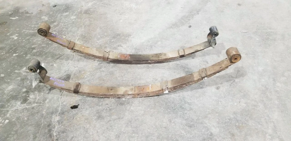 86 JEEP GRAND WAGONEER LEAF SPRING FRONT SET PAIR LEFT AND RIGHT 7 LEAF - Image 1 of 4