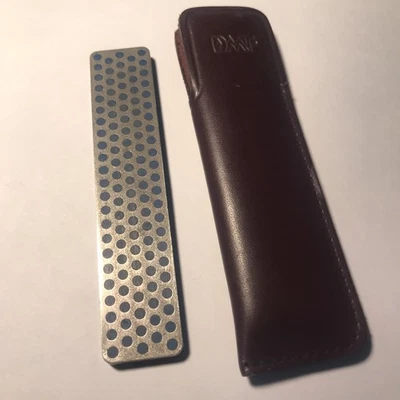 Piedra de afilar de diamante DMT 4" con funda de cuero (azul, grueso) Foto 1 de 2