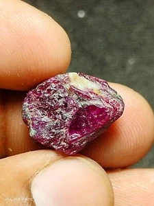 AAA Quality 100% Natural Red Ruby Rough from Earth Size 17X146 mm Weght 17 crt - Picture 1 of 3