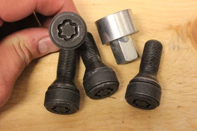 Juego de 4 cerraduras de perno de rueda con llave codificada 36132453960 TAKE OFFS OEM Mini Cooper Foto 1 de 4